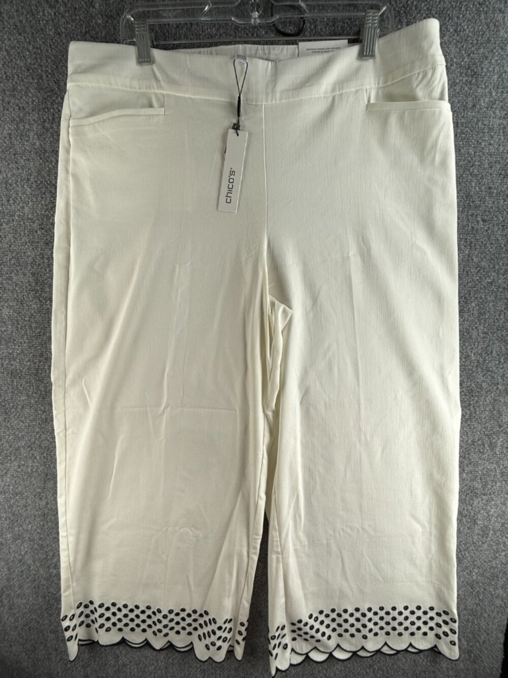 NWT Chicos So Slimming Brigitte Wide Crop White Size 16R Stretch ACTL 38X25
